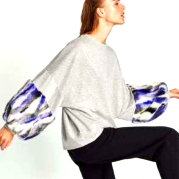 ZARA GREY SWEATSHIRT WITH BLUE FUR SLEEVES WOMENS SIZE Large TOP - Picture 2 of 10